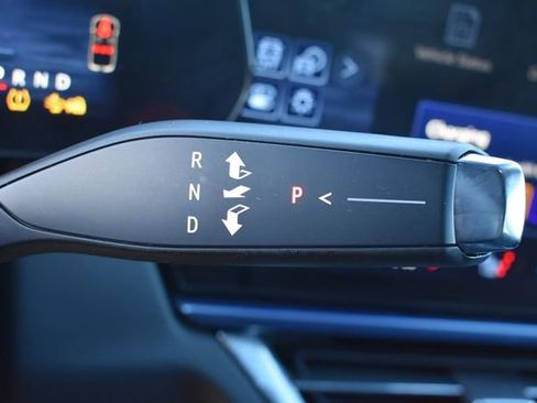 Certified 2024 Chevrolet Equinox EV LT image 25