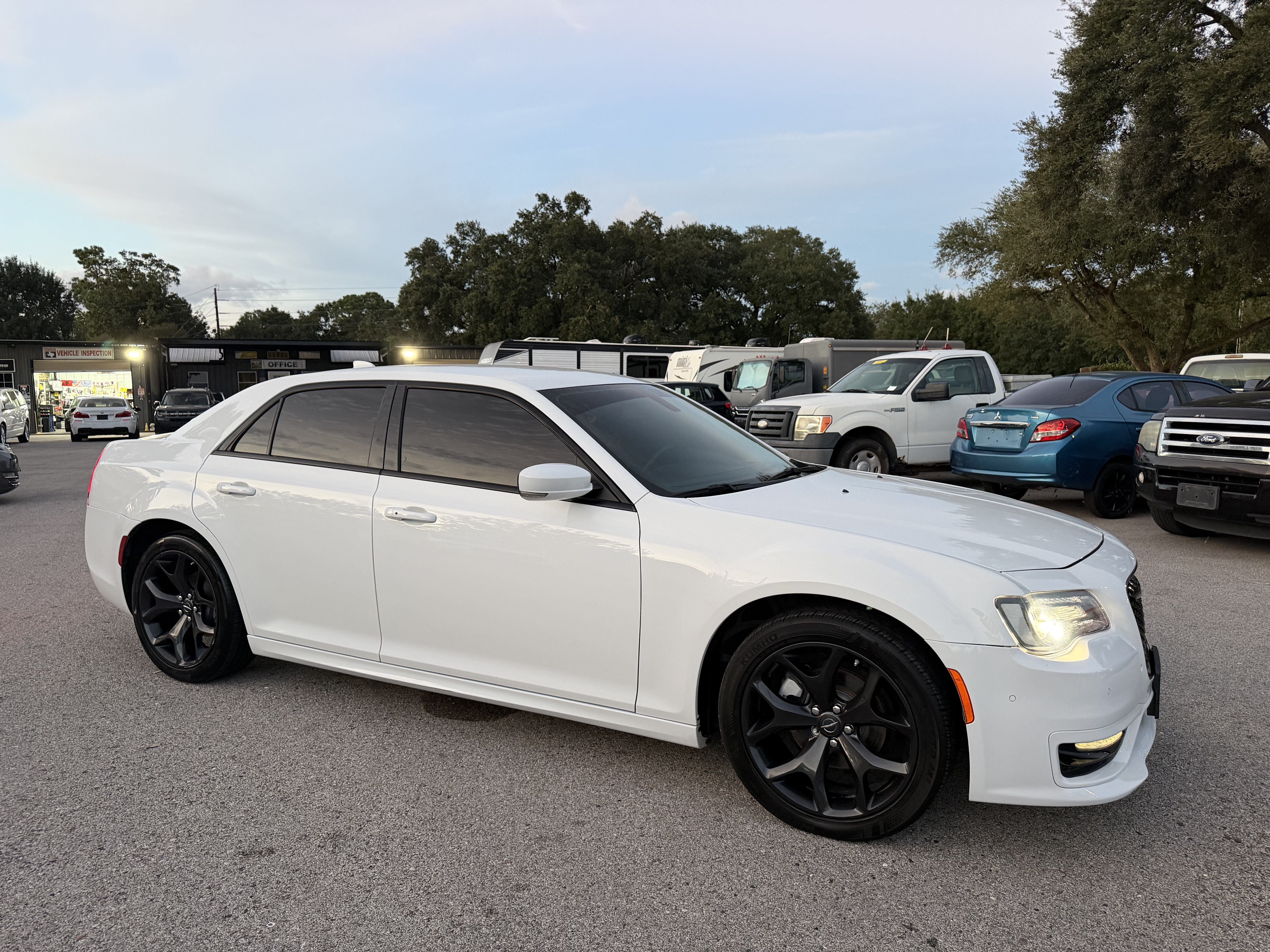 Used 2022 Chrysler 300 Touring L w/ Comfort Group RWD image 4
