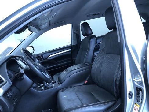 Used 2019 Toyota Highlander Plus w/ Phone Cable & Charge Package image 20