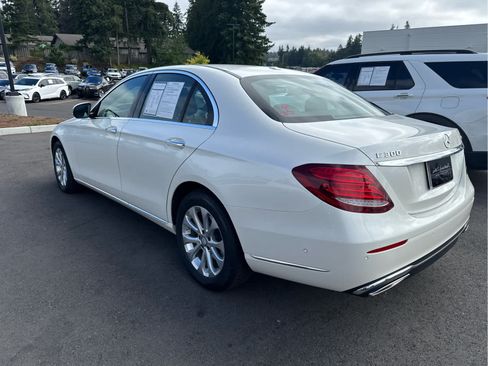 Used 2017 Mercedes-Benz E 300 4MATIC image 4