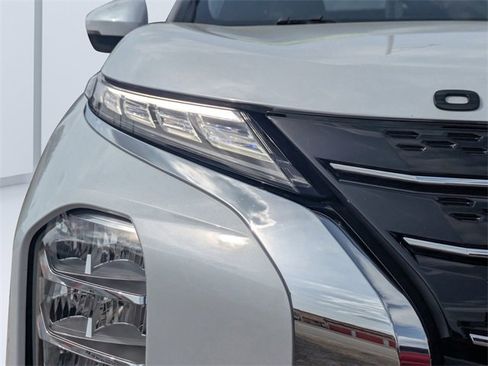 Used 2024 Mitsubishi Outlander SE image 9