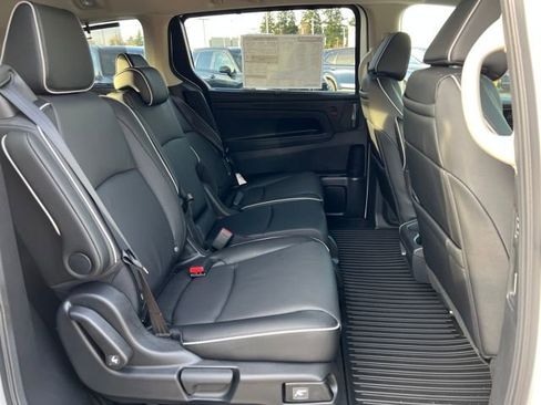New 2026 Honda Odyssey Touring image 10