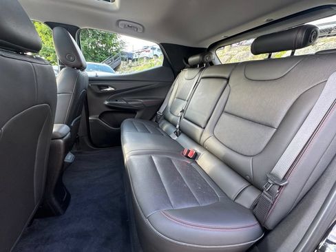 Used 2023 Chevrolet Bolt EUV Premier w/ Sun & Sound Package FWD image 19