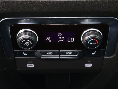 Used 2024 Chevrolet Tahoe Premier w/ Premium Package image 16