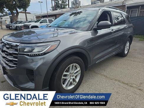 Used 2025 Ford Explorer Active RWD image 2
