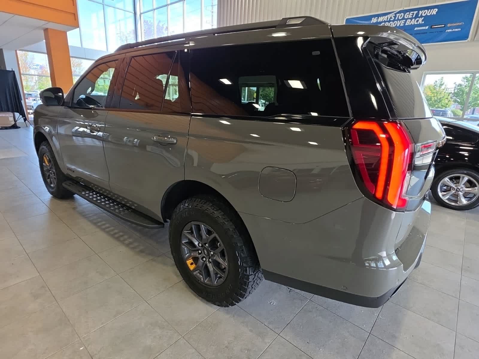 Used 2025 Ford Expedition Tremor AWD/4WD image 12