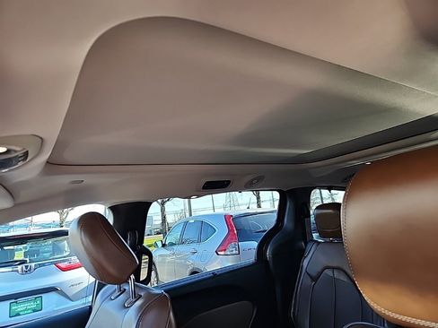 Used 2017 Chrysler Pacifica Limited w/ Advanced Safetytec Group image 13