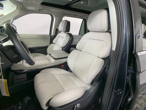 New 2025 Lincoln Navigator Reserve image 21