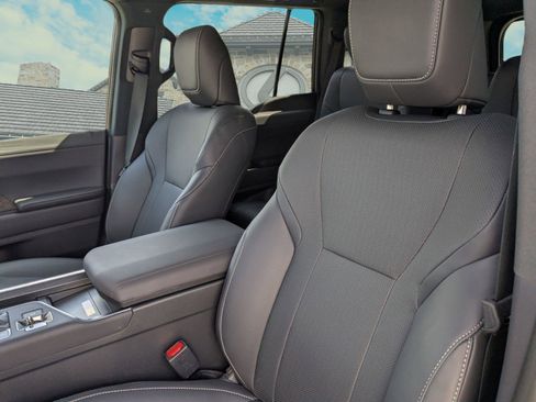 Certified 2025 Lexus GX 550 w/ Accessory Package (2T) image 7