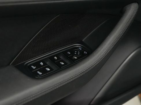 Certified 2025 Porsche Panamera 4 image 21