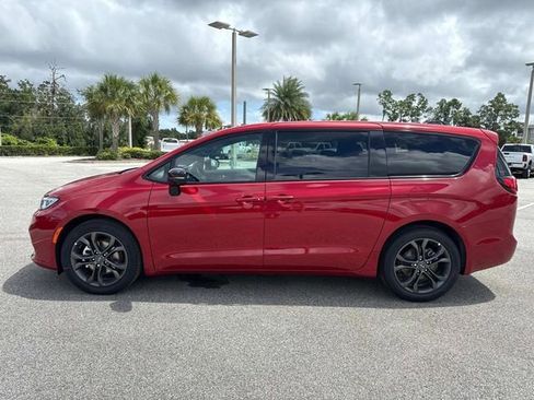 New 2026 Chrysler Pacifica Select image 6