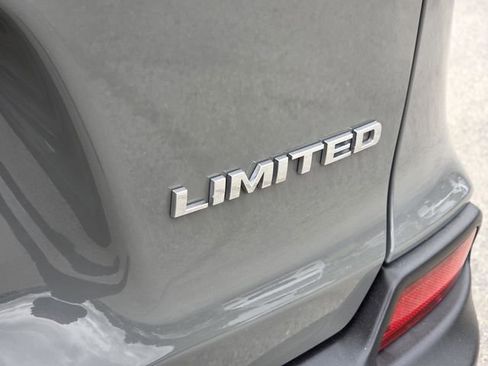 Used 2022 Jeep Cherokee Limited AWD/4WD image 10