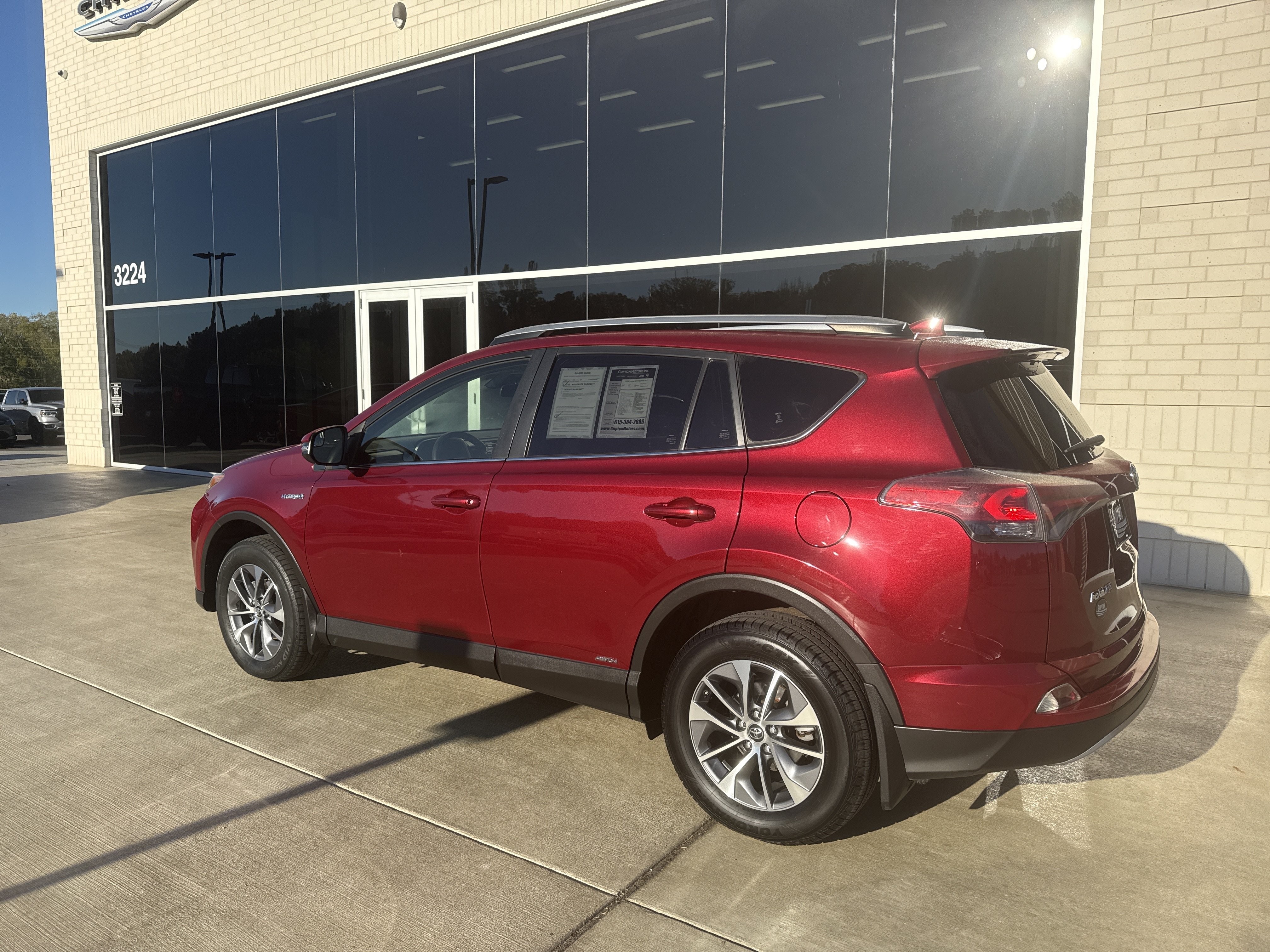 Used 2018 Toyota RAV4 XLE w/ Carpet Mat Package AWD/4WD image 2