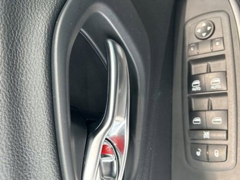 Used 2019 Jeep Cherokee Latitude Plus w/ Cold Weather Group image 9