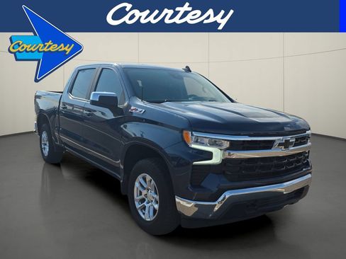 Used 2022 Chevrolet Silverado 1500 LT AWD/4WD image 1