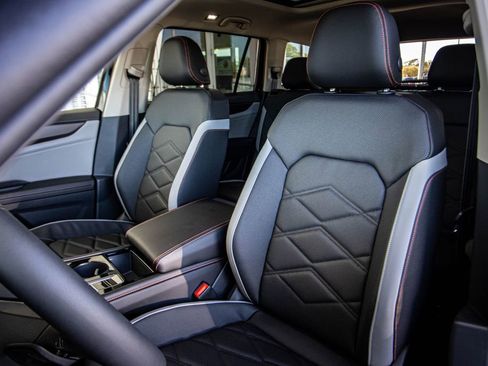 New 2026 Volkswagen Atlas Peak Edition image 28