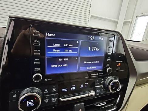 Used 2022 Toyota Highlander XLE image 14