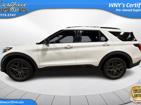 Used 2025 Ford Explorer ST-Line w/ ST-Line Street Pack AWD/4WD image 9