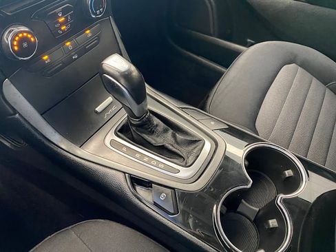 Used 2016 Ford Edge SE image 18