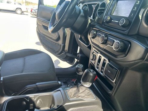 Used 2020 Jeep Wrangler Sport AWD/4WD image 27