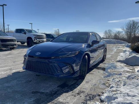 Used 2025 Toyota Camry XSE w/ Premium Plus Package image 3