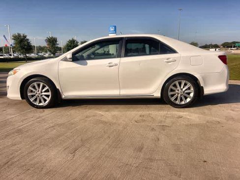Used 2012 Toyota Camry XLE w/ Leather Pkg FWD image 4