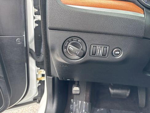 Used 2018 Chrysler 300 C w/ Safetytec Plus Group RWD image 18
