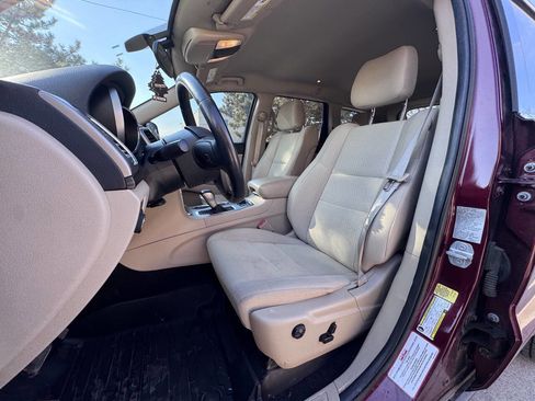 Used 2019 Jeep Grand Cherokee Laredo image 12