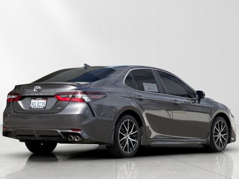 Used 2023 Toyota Camry SE FWD image 4