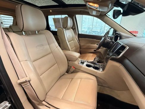 Used 2018 Jeep Grand Cherokee Overland image 15