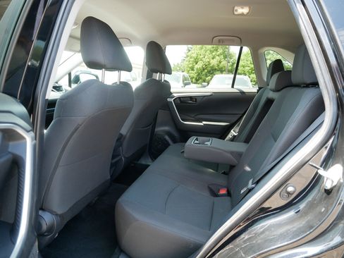 Used 2021 Toyota RAV4 LE AWD/4WD image 36