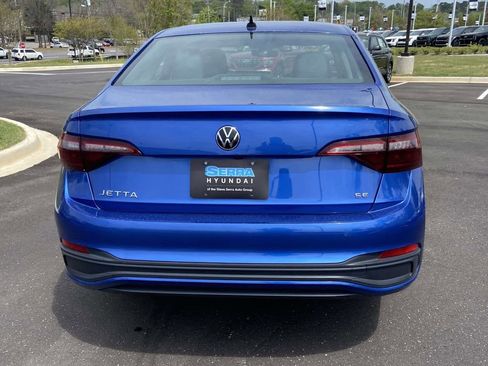 Used 2024 Volkswagen Jetta SE FWD image 4