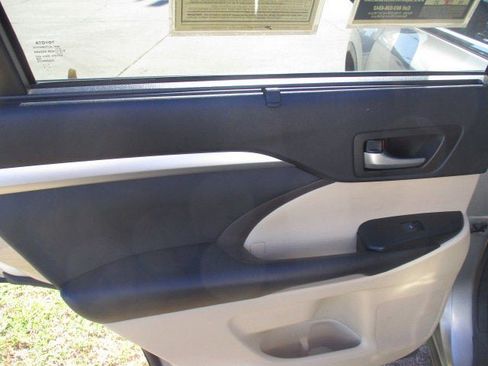 Used 2016 Toyota Highlander XLE image 15