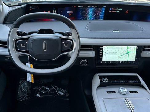 New 2026 Lincoln Navigator Reserve image 13