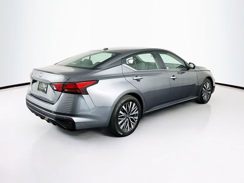 Used 2025 Nissan Altima 2.5 SV image 9