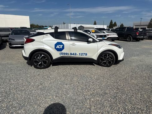 Used 2018 Toyota C-HR XLE FWD image 4