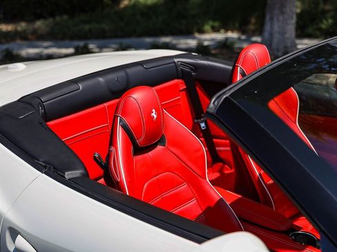 Used 2015 Ferrari California T RWD image 20