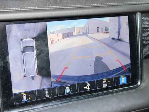 Used 2021 GMC Yukon XL Denali image 9