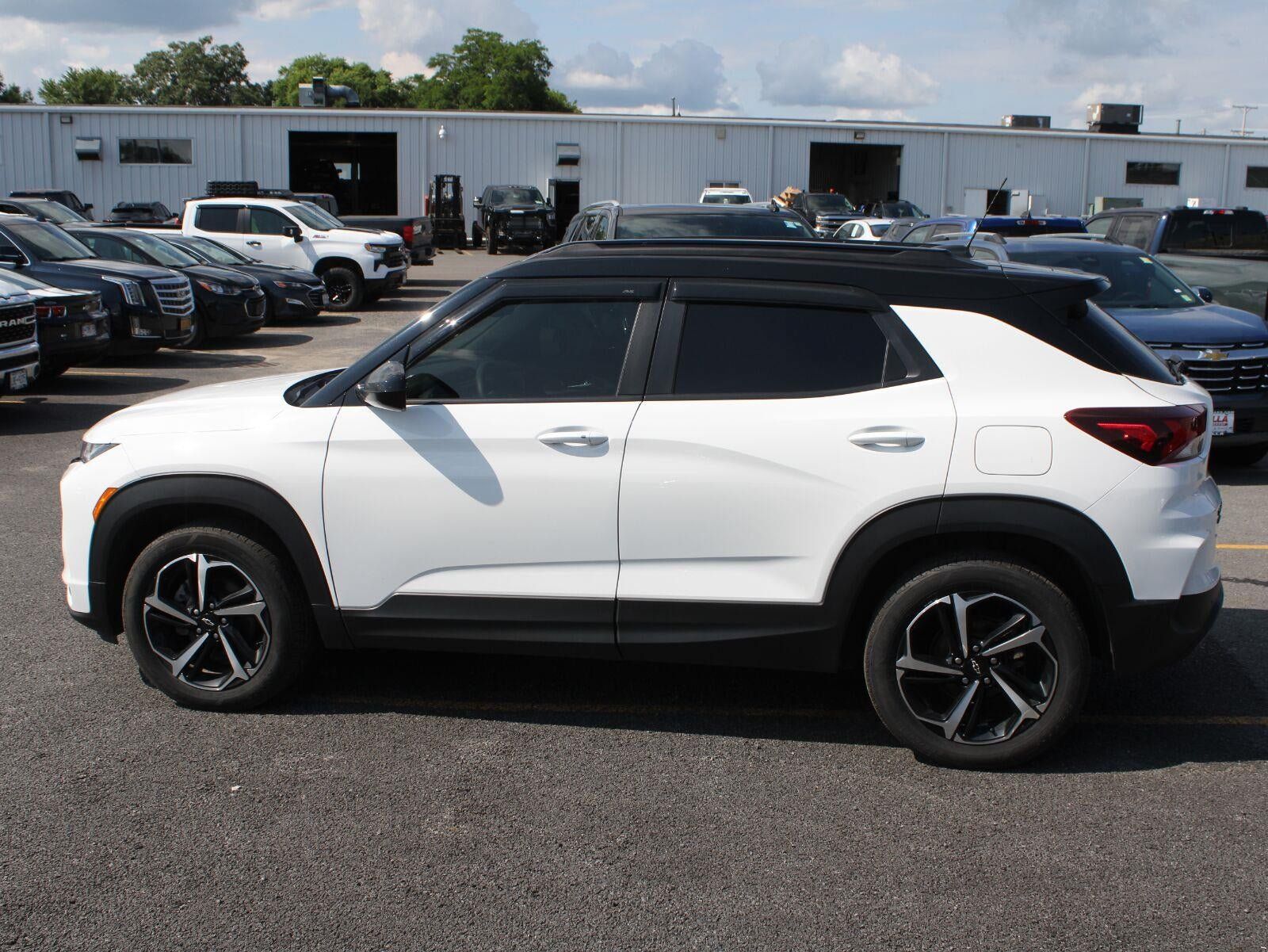 Used 2023 Chevrolet TrailBlazer RS w/ Sun and Liftgate Package AWD/4WD image 5