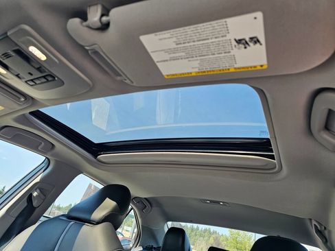 Used 2018 Toyota Camry SE w/ Moonroof Package FWD image 11