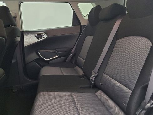Used 2025 Kia Soul LX image 18