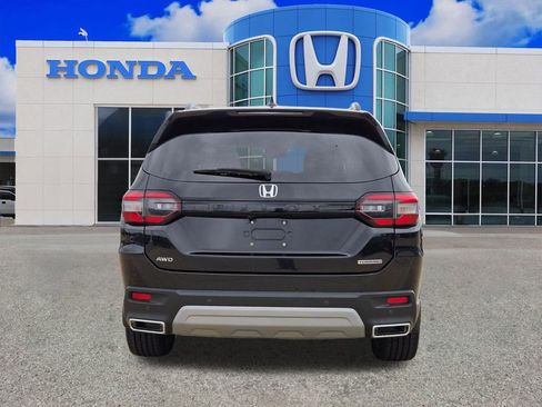Used 2023 Honda Pilot Touring image 4