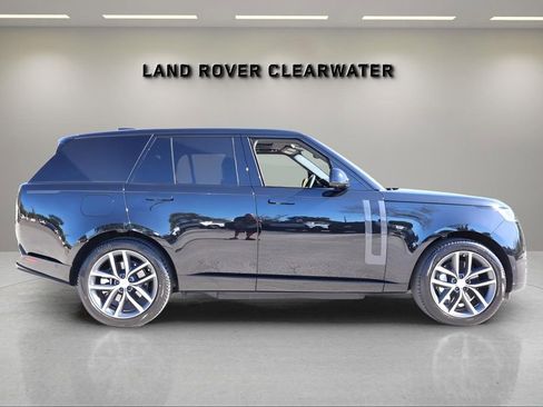 Used 2025 Land Rover Range Rover SE image 5