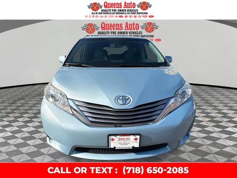 Used 2017 Toyota Sienna XLE image 1