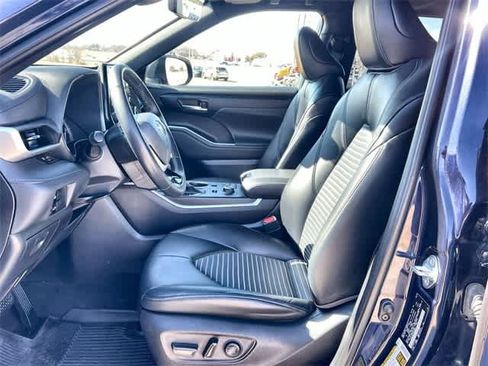 Used 2022 Toyota Highlander XSE image 11