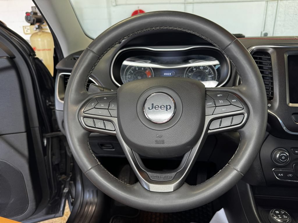 Used 2022 Jeep Cherokee Trailhawk w/ Sun, Sound & Nav Group AWD/4WD image 15