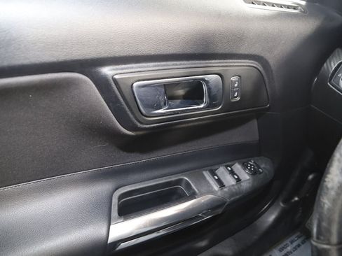 Used 2017 Ford Mustang Convertible RWD image 31