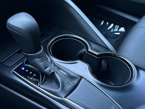 Used 2019 Toyota Camry LE image 17