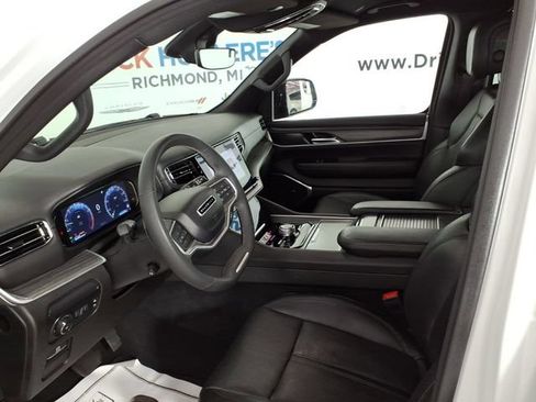 Used 2023 Jeep Wagoneer Series II AWD/4WD image 12