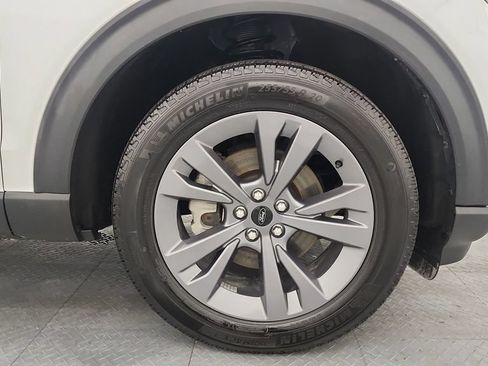 Used 2024 Ford Explorer XLT w/ Equipment Group 202A AWD/4WD image 26